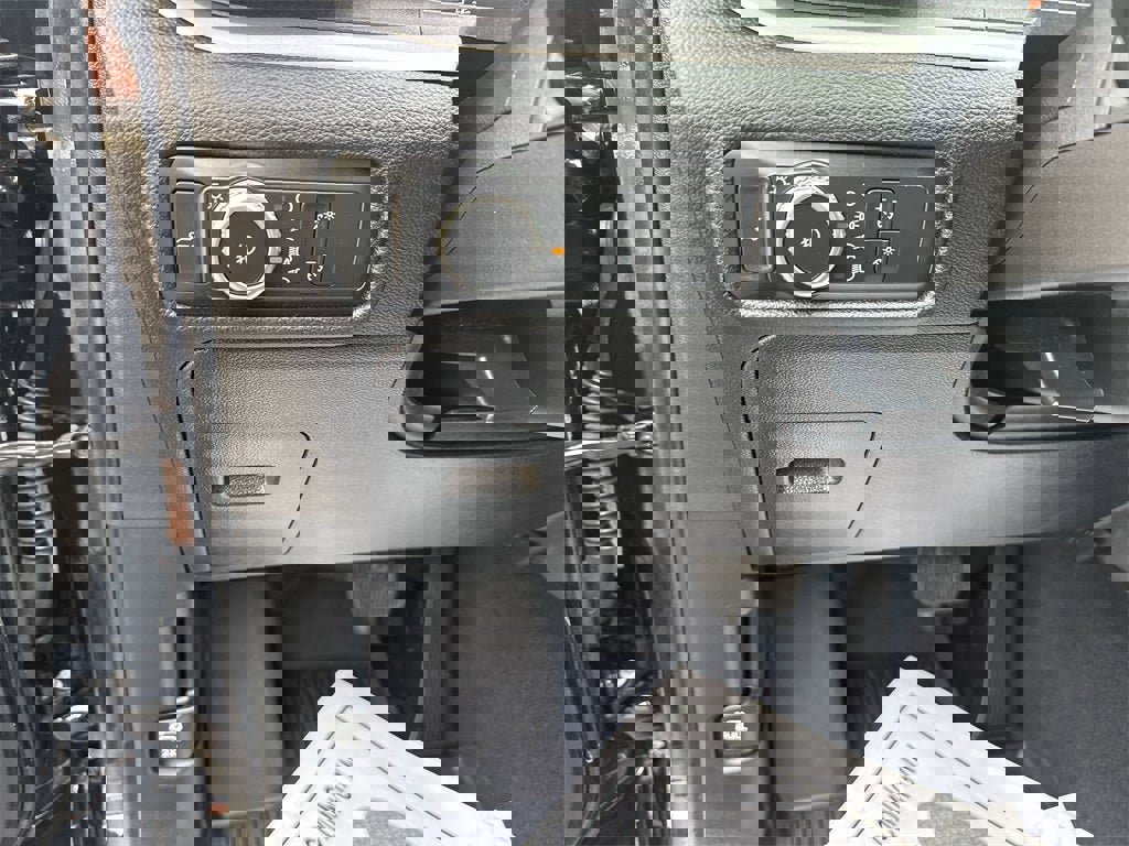 Used 2022 Ford Explorer XLT w/ Equipment Group 202A image 17