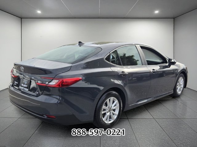 Used 2025 Toyota Camry LE FWD image 5