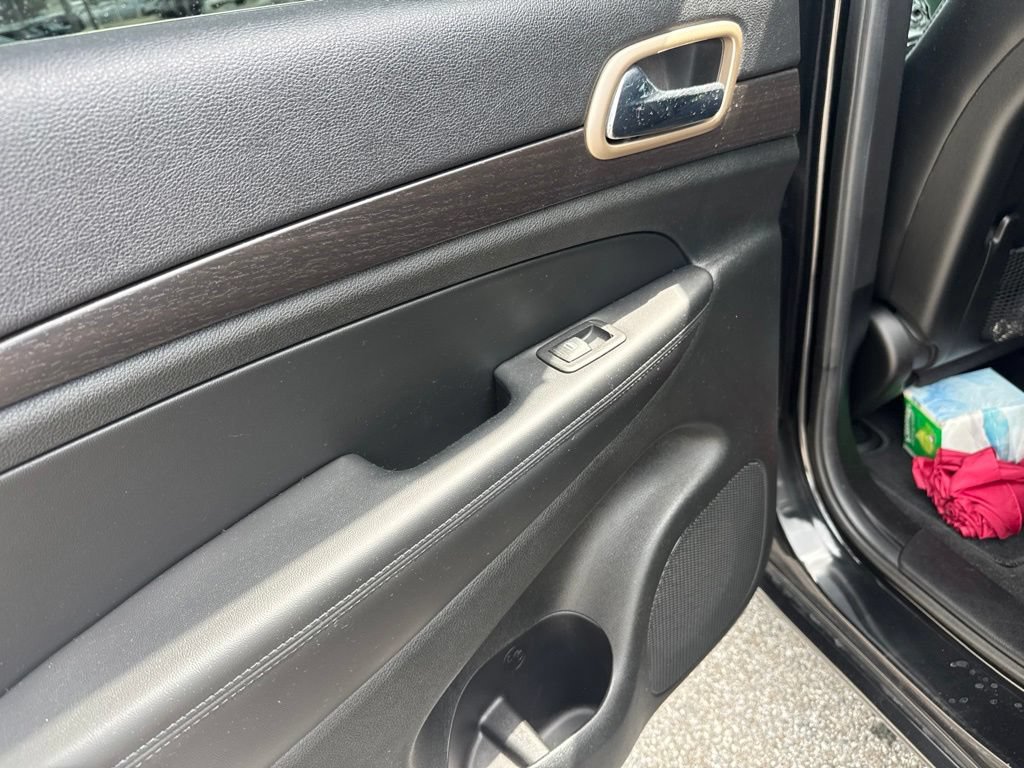 Used 2014 Jeep Grand Cherokee Altitude RWD image 9