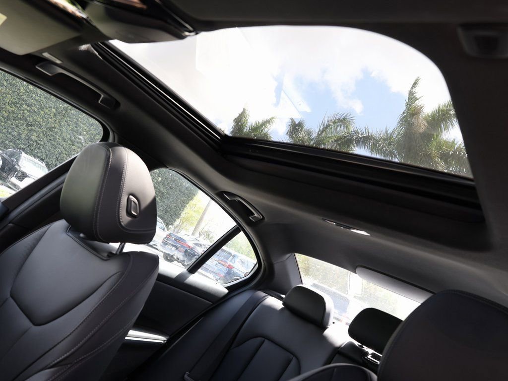 Used 2024 BMW 330i Sedan w/ Premium Package image 18