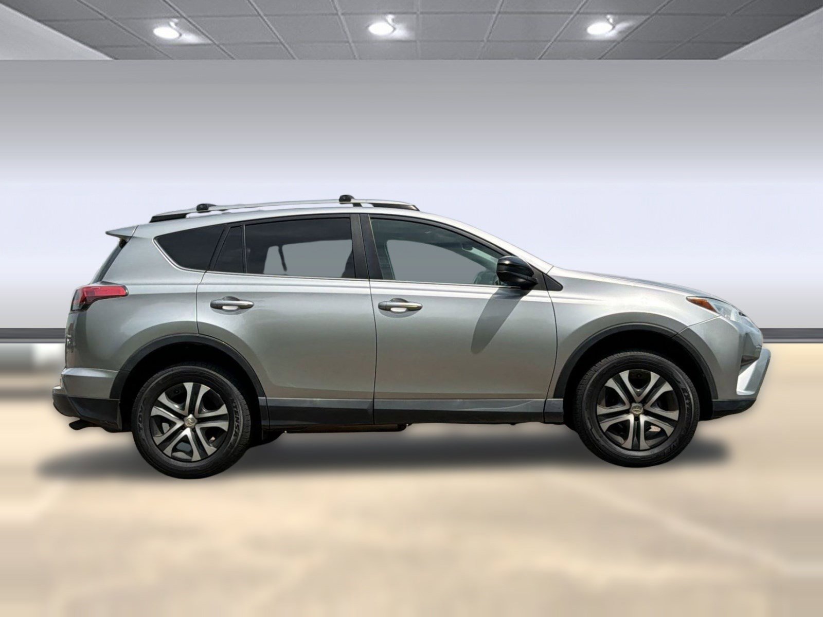 Used 2018 Toyota RAV4 LE image 7