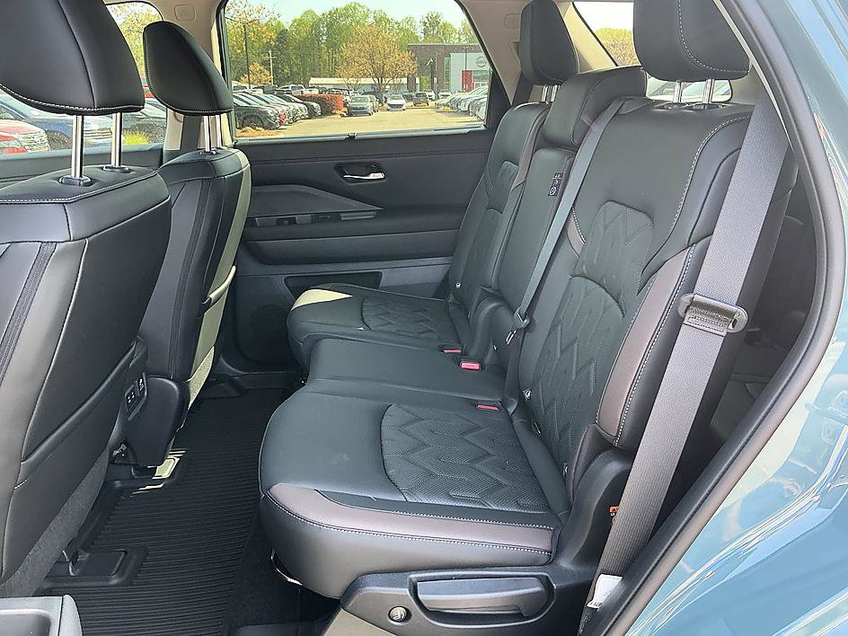 New 2026 Nissan Pathfinder Platinum image 19