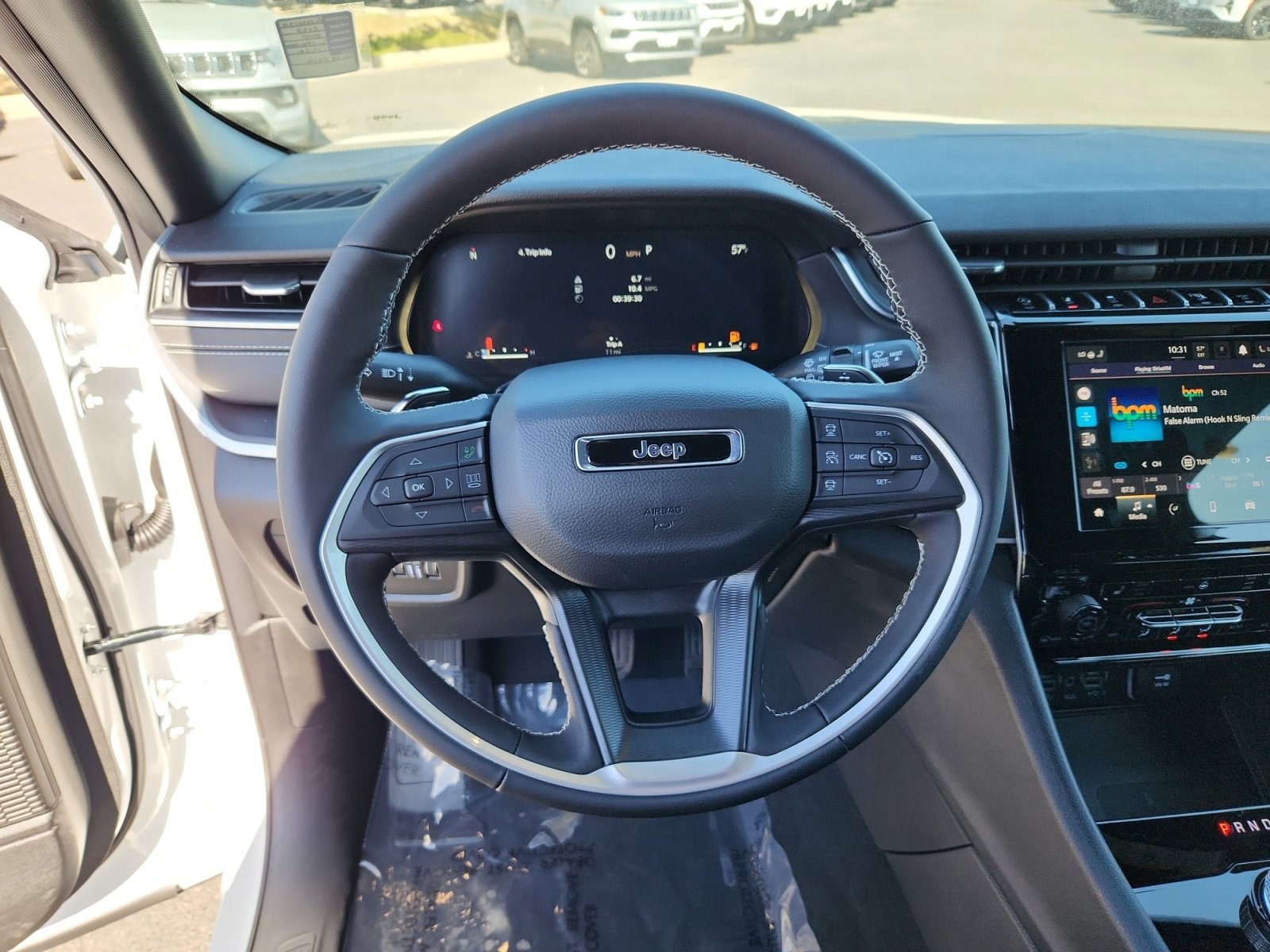 New 2025 Jeep Grand Cherokee Altitude image 9