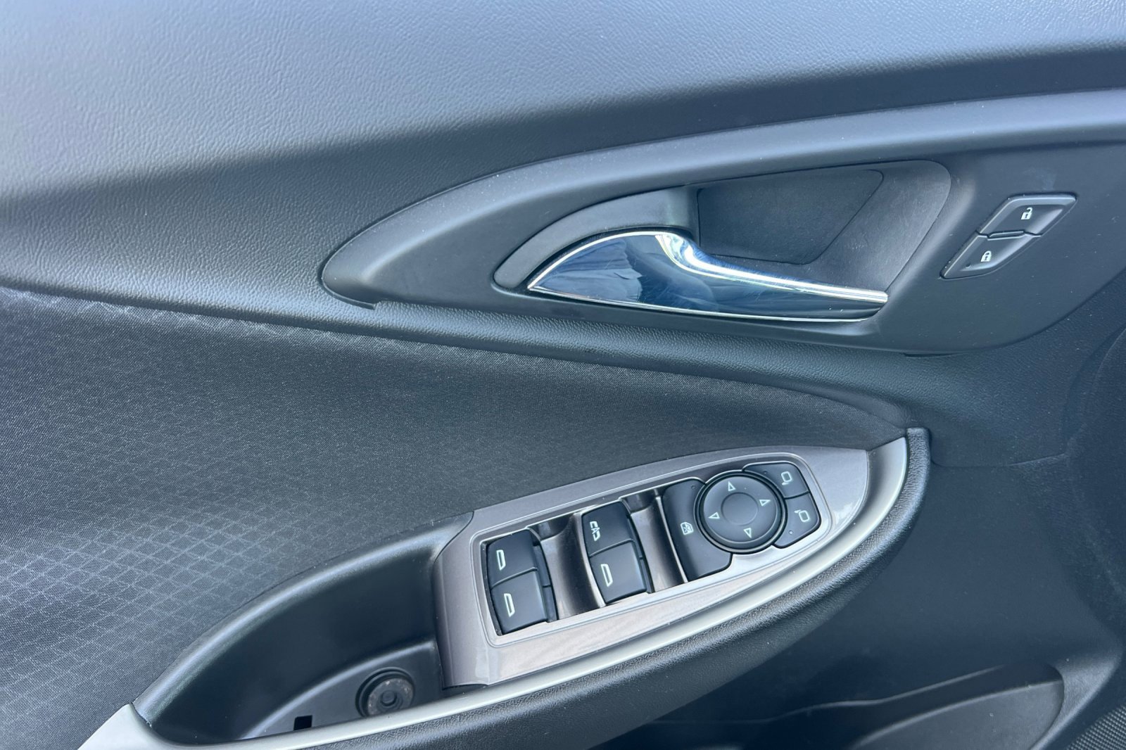 Used 2022 Chevrolet Malibu LT image 11