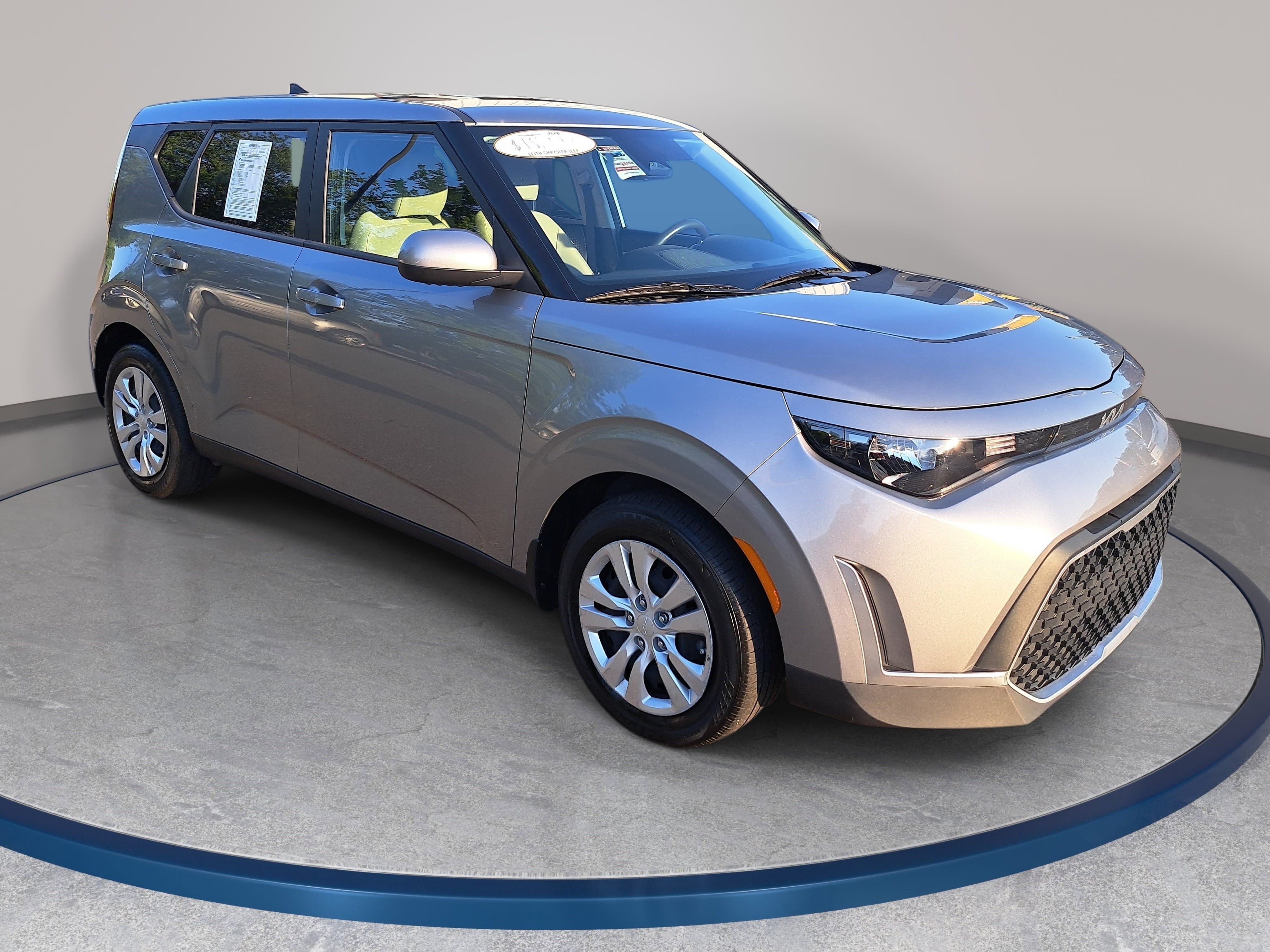 Used 2023 Kia Soul LX image 3