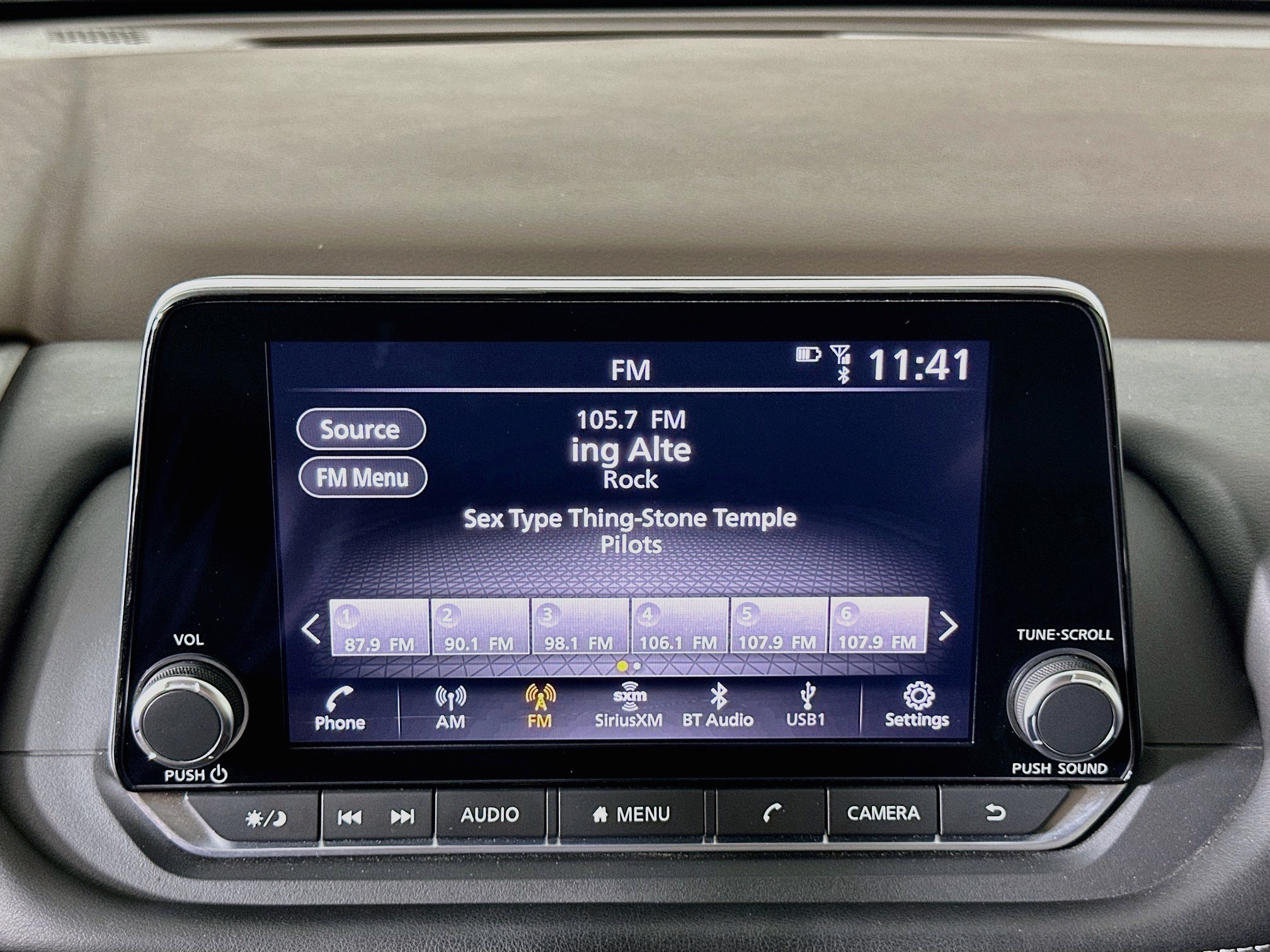 Used 2023 Nissan Rogue SV FWD image 21