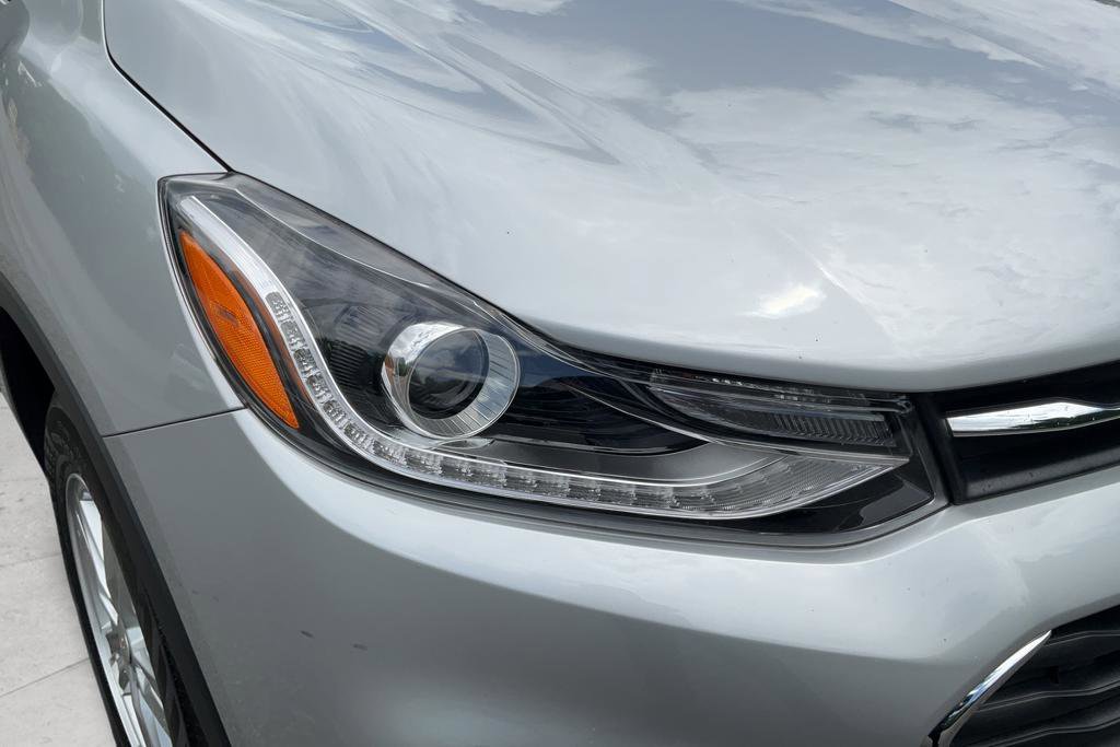 Used 2022 Chevrolet Trax LT w/ LT Convenience Package FWD image 27