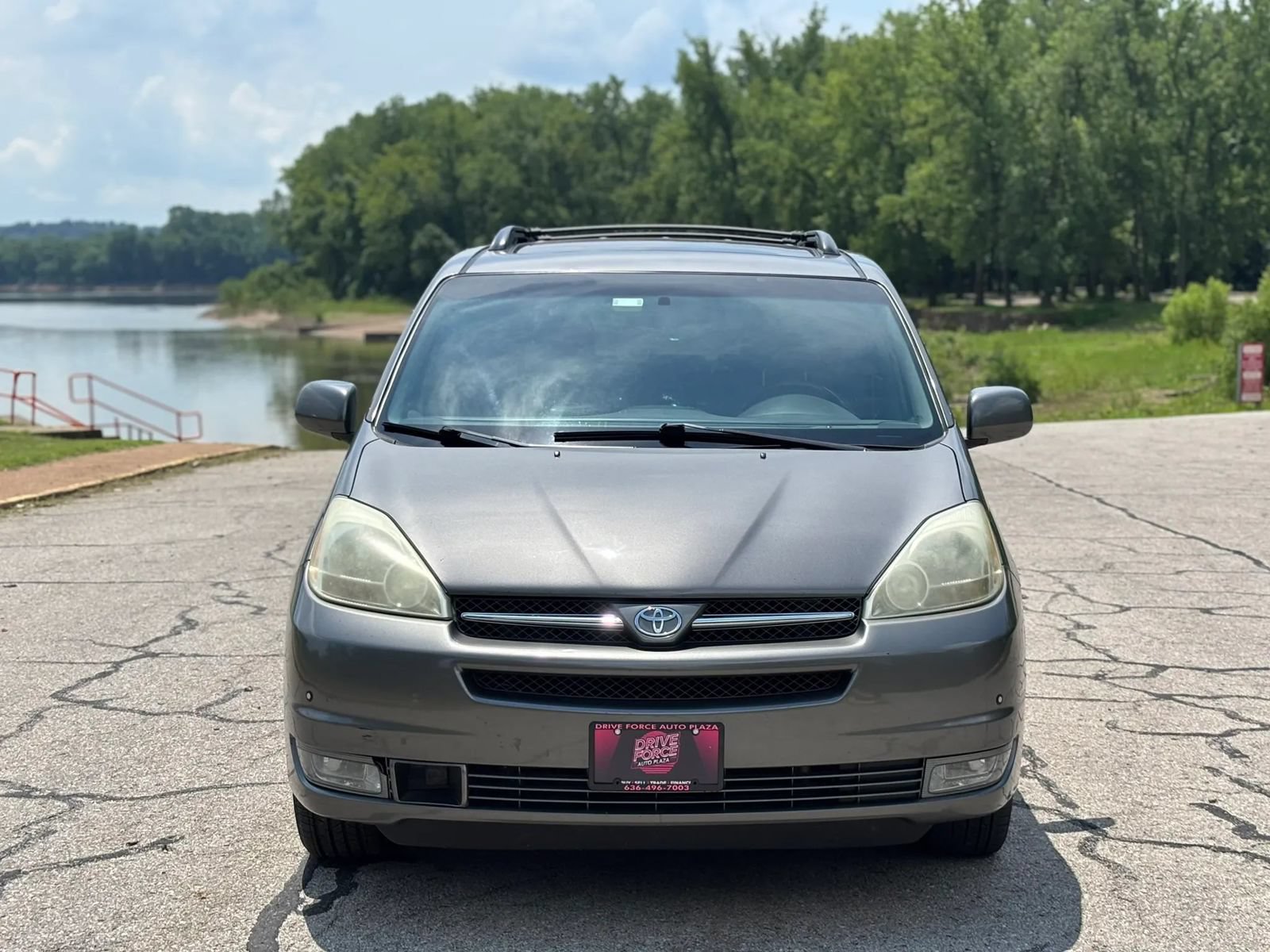 Used 2005 Toyota Sienna XLE Limited AWD/4WD image 2
