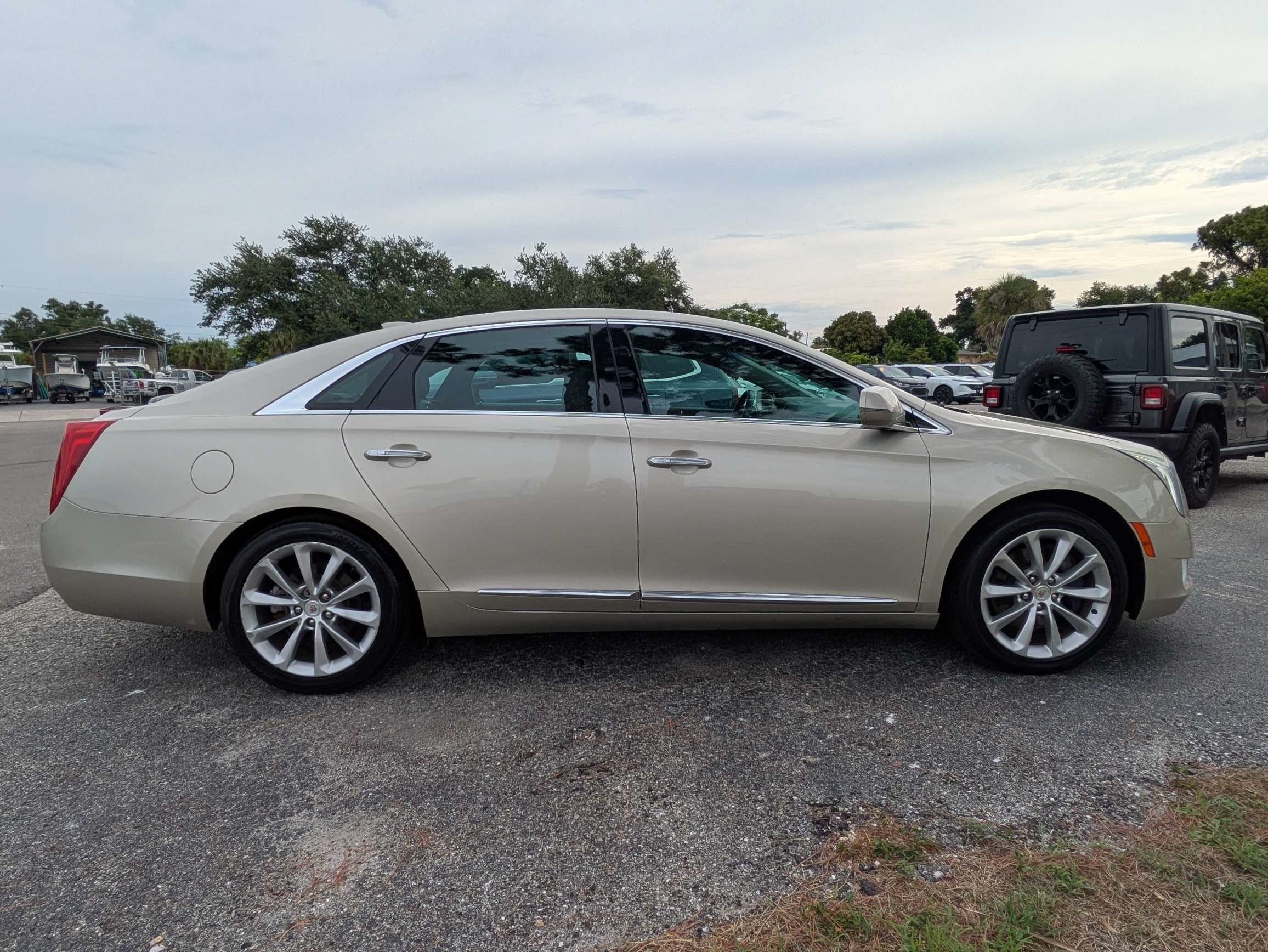 Used 2015 Cadillac XTS Luxury AWD/4WD image 3