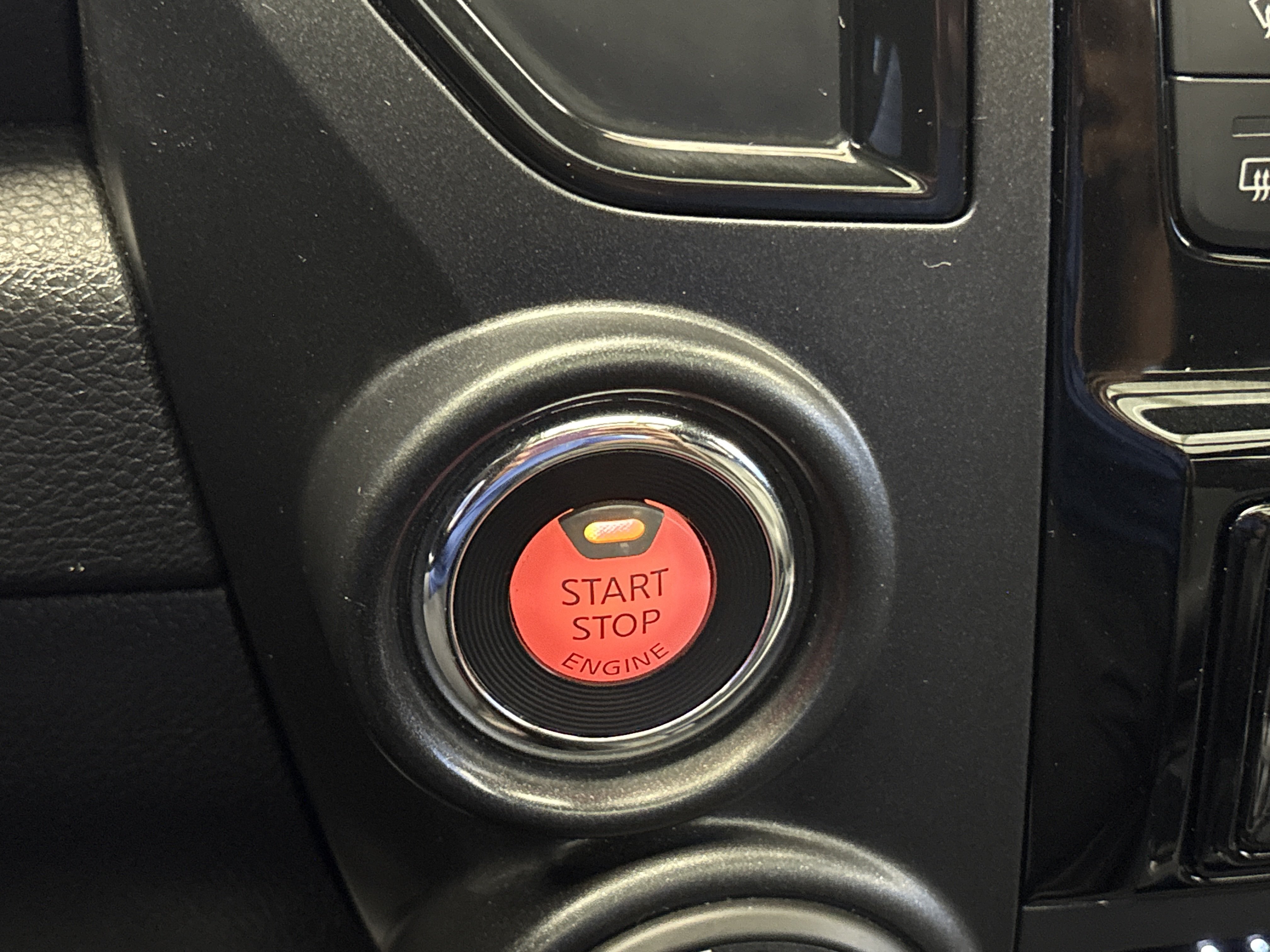 Used 2023 Nissan Titan PRO-4X w/ Pro-4x Convenience Package AWD/4WD image 25