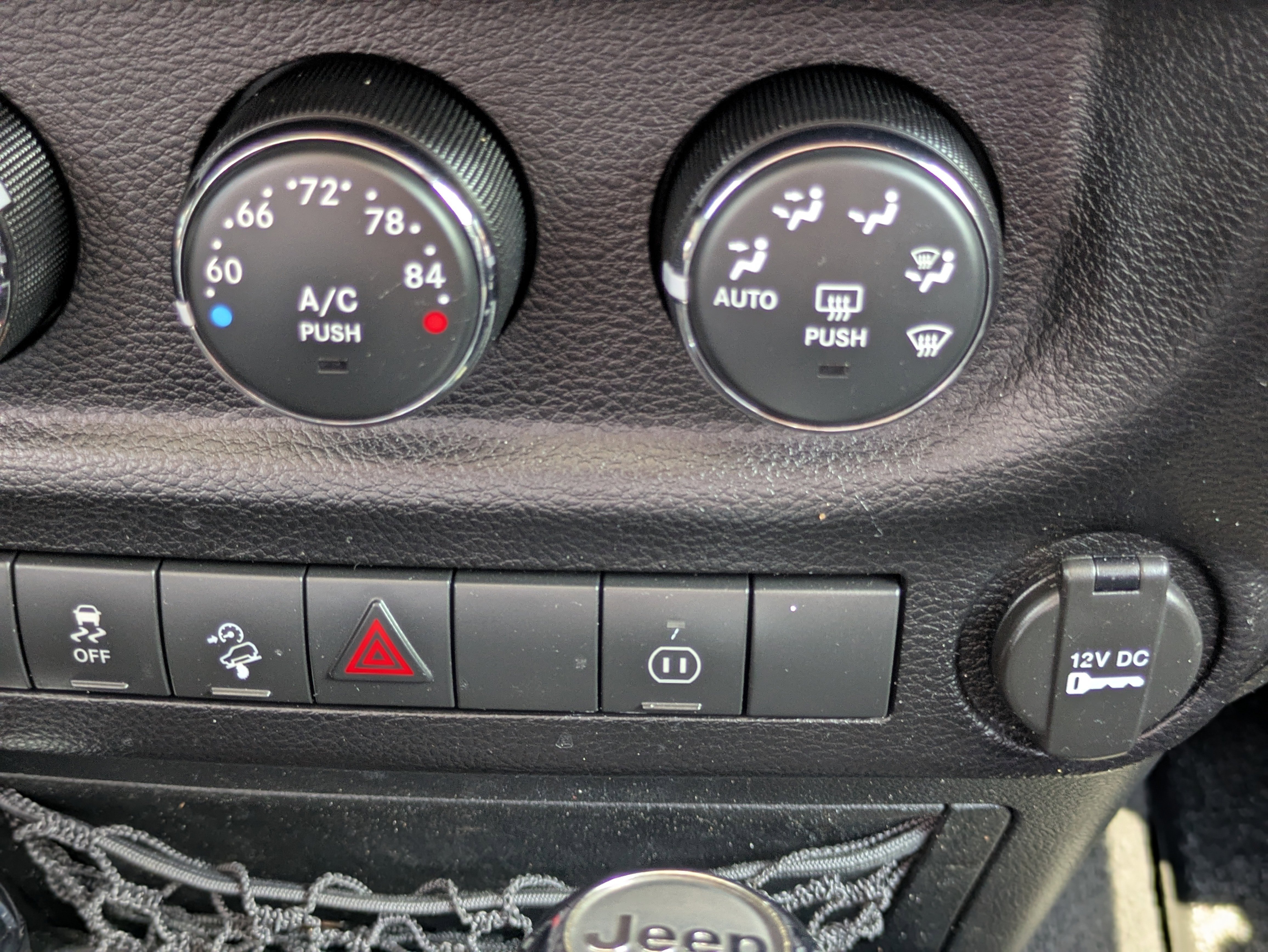 Used 2012 Jeep Wrangler Unlimited Sahara w/ Connectivity Group image 26