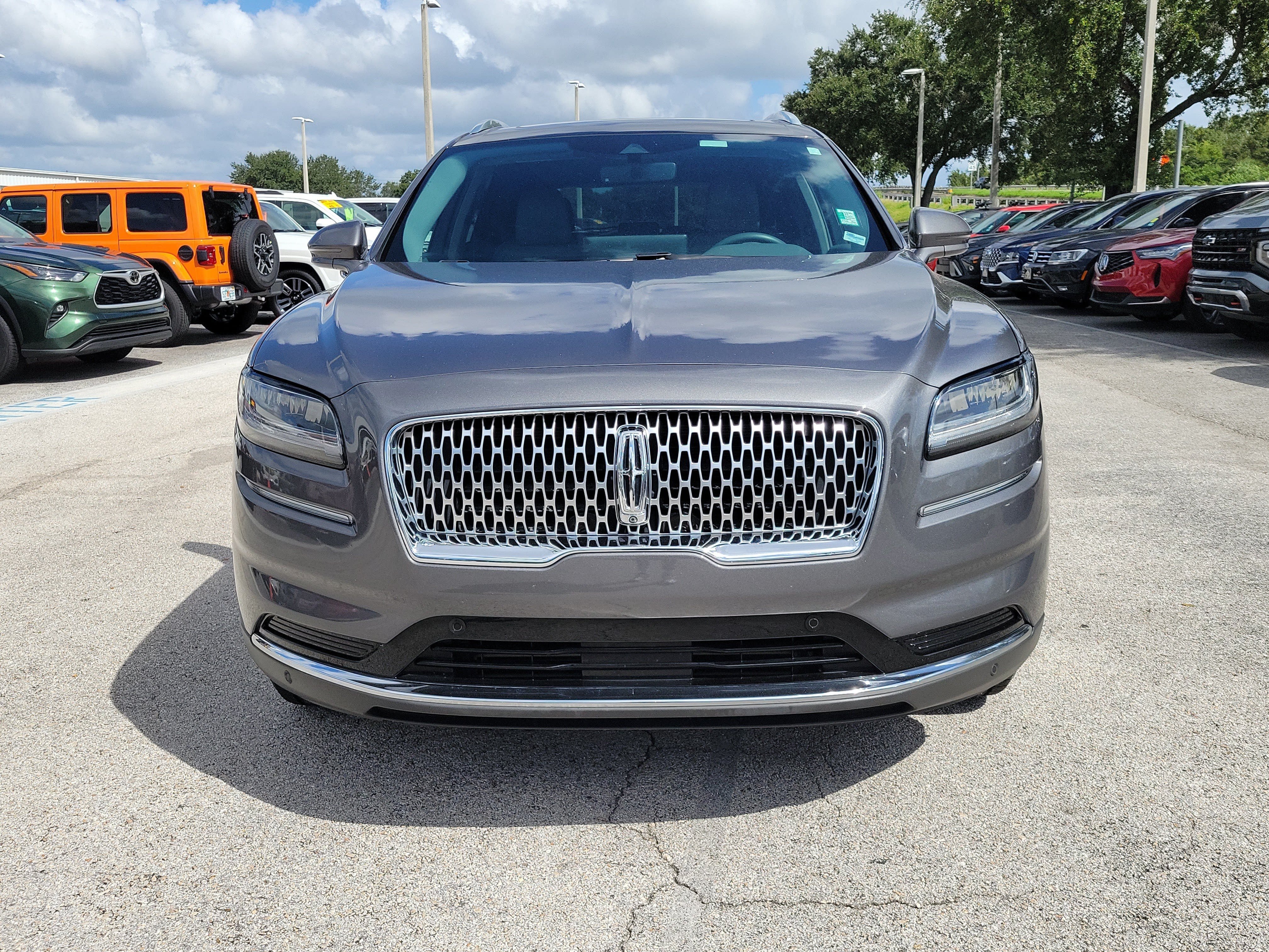 Used 2022 Lincoln Nautilus Reserve FWD image 2