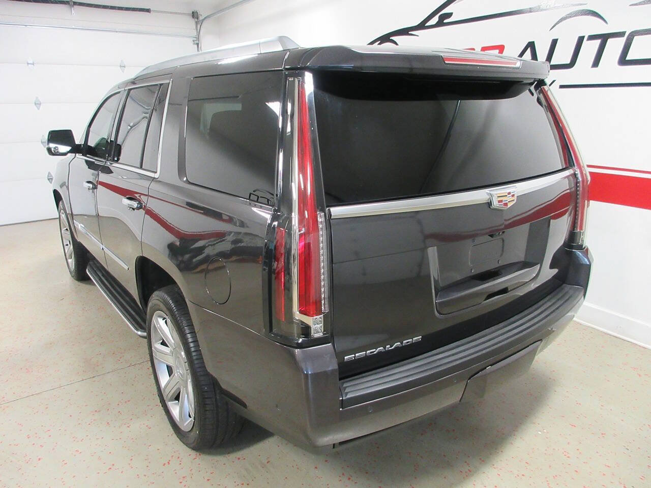 Used 2017 Cadillac Escalade Luxury AWD/4WD image 12