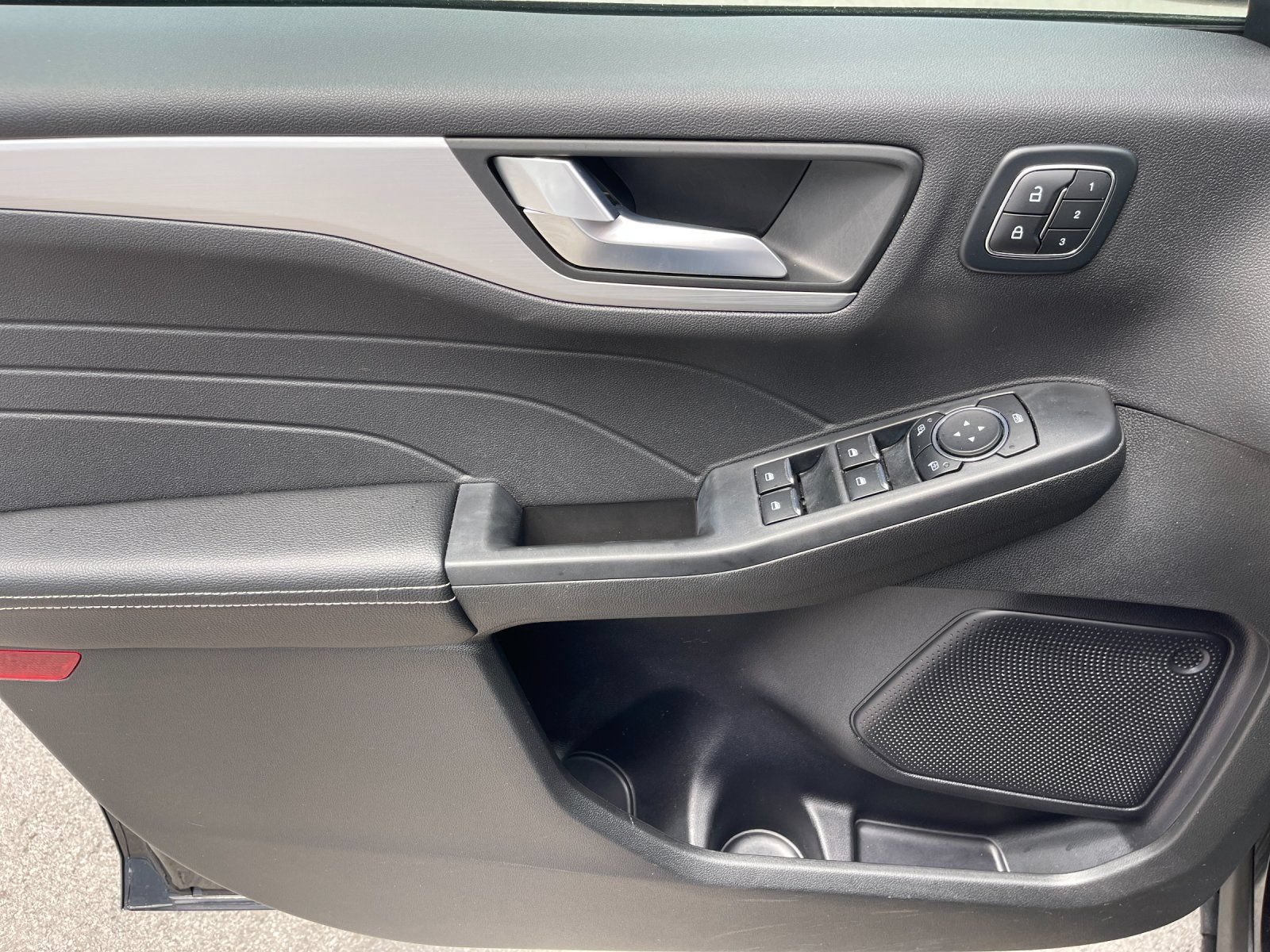 Used 2024 Ford Escape Platinum AWD/4WD image 12