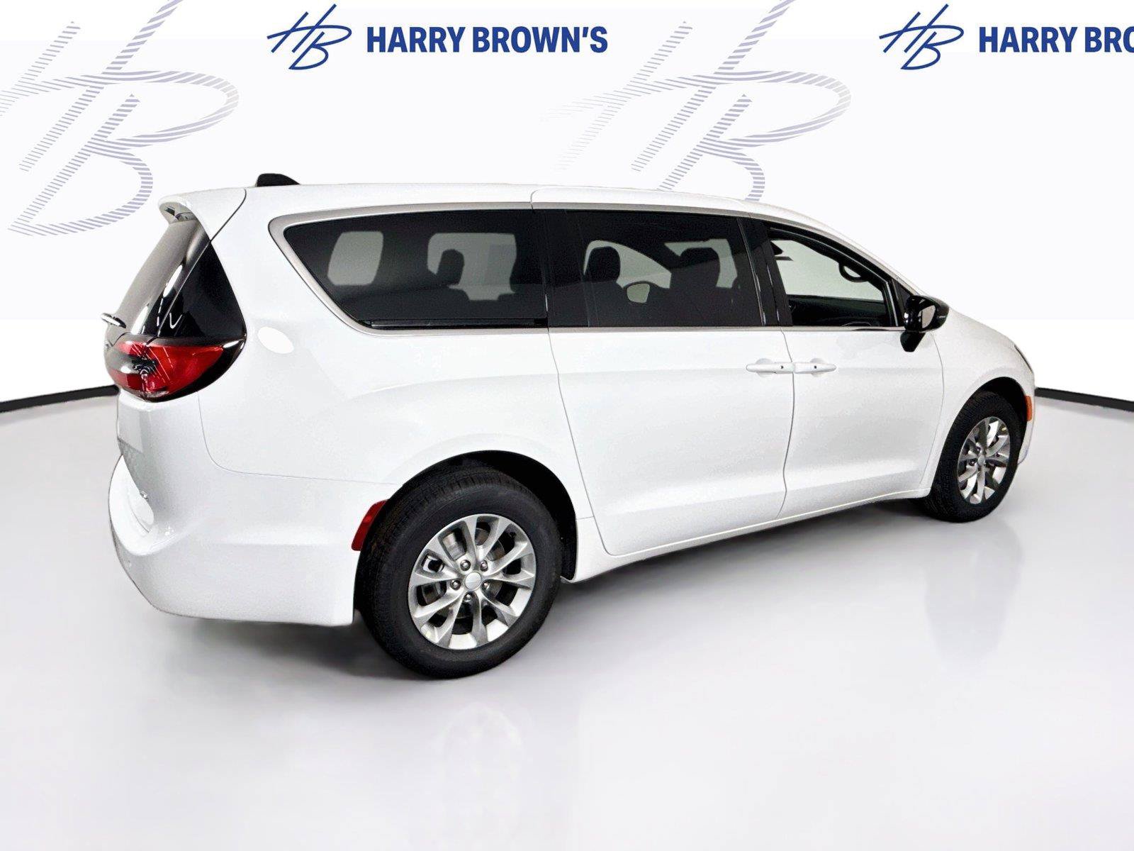 New 2027 Chrysler Pacifica Select AWD/4WD image 31