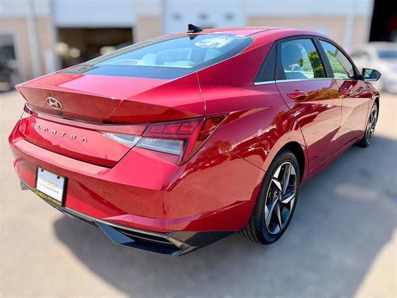 Used 2022 Hyundai Elantra SEL w/ Convenience + Premium Package FWD image 4