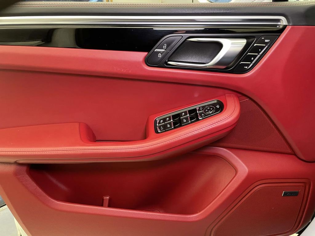 Used 2023 Porsche Macan image 36