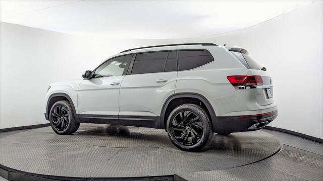 Used 2022 Volkswagen Atlas SE w/ Black Wheel Package image 4