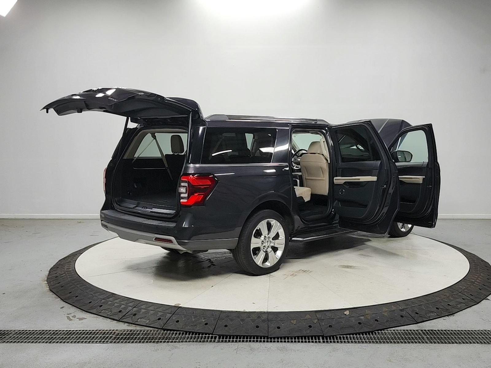 Used 2022 Ford Expedition Max Limited RWD image 16