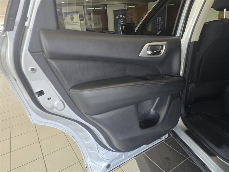 Used 2019 Nissan Pathfinder SV AWD/4WD image 10