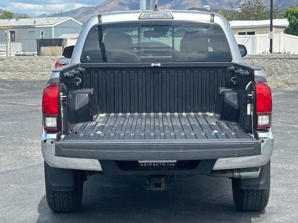 Used 2019 Toyota Tacoma SR5 AWD/4WD image 7