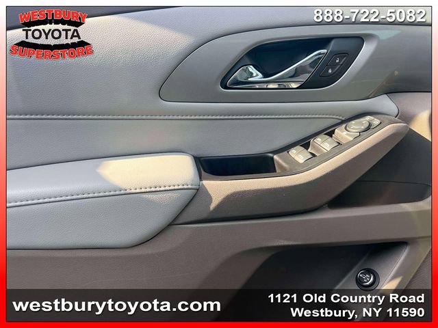 Used 2021 Chevrolet Traverse LT image 19