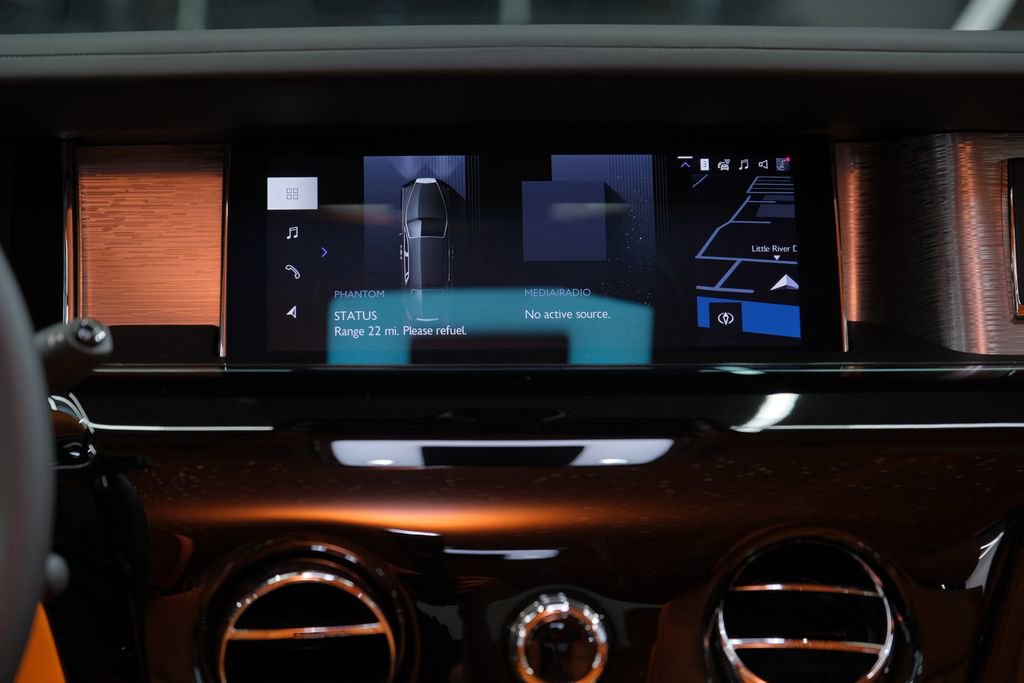 Used 2025 Rolls-Royce Phantom Sedan image 76