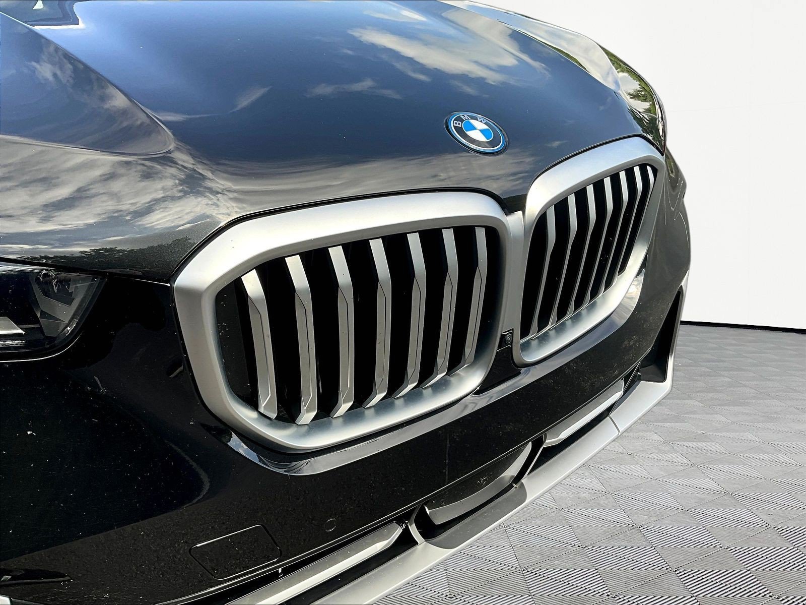 Used 2024 BMW X5 xDrive50e AWD/4WD image 33