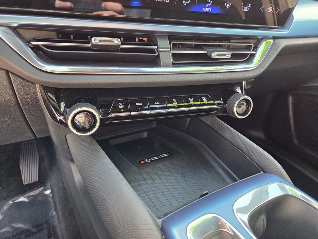 Certified 2025 Chevrolet Equinox EV LT w/ Convenience Package image 24