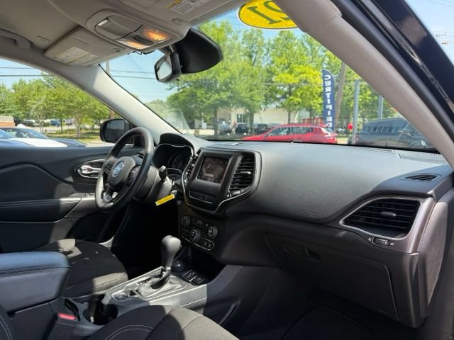 Used 2021 Jeep Cherokee Latitude AWD/4WD image 27