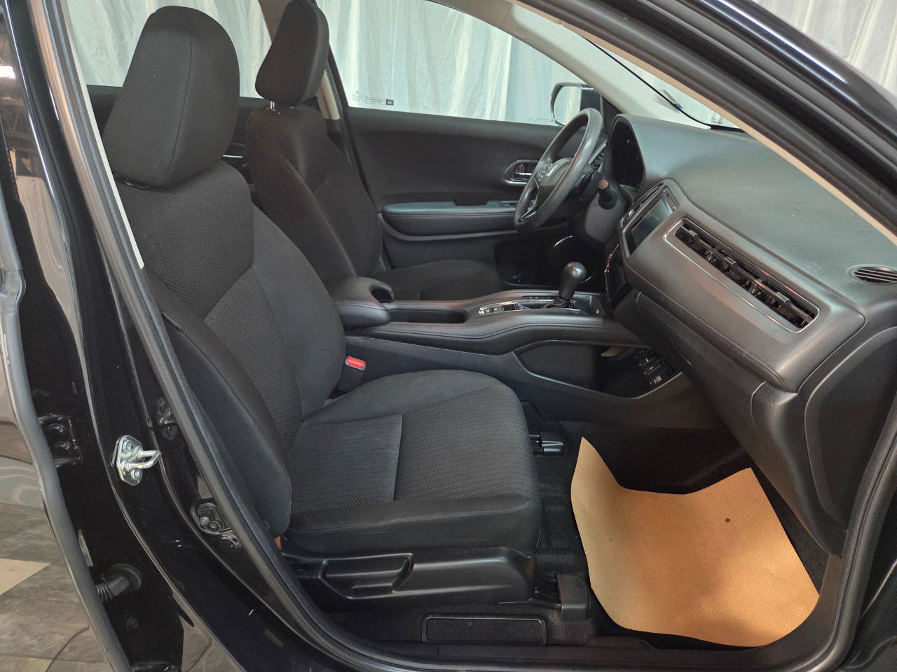 Used 2018 Honda HR-V EX image 13