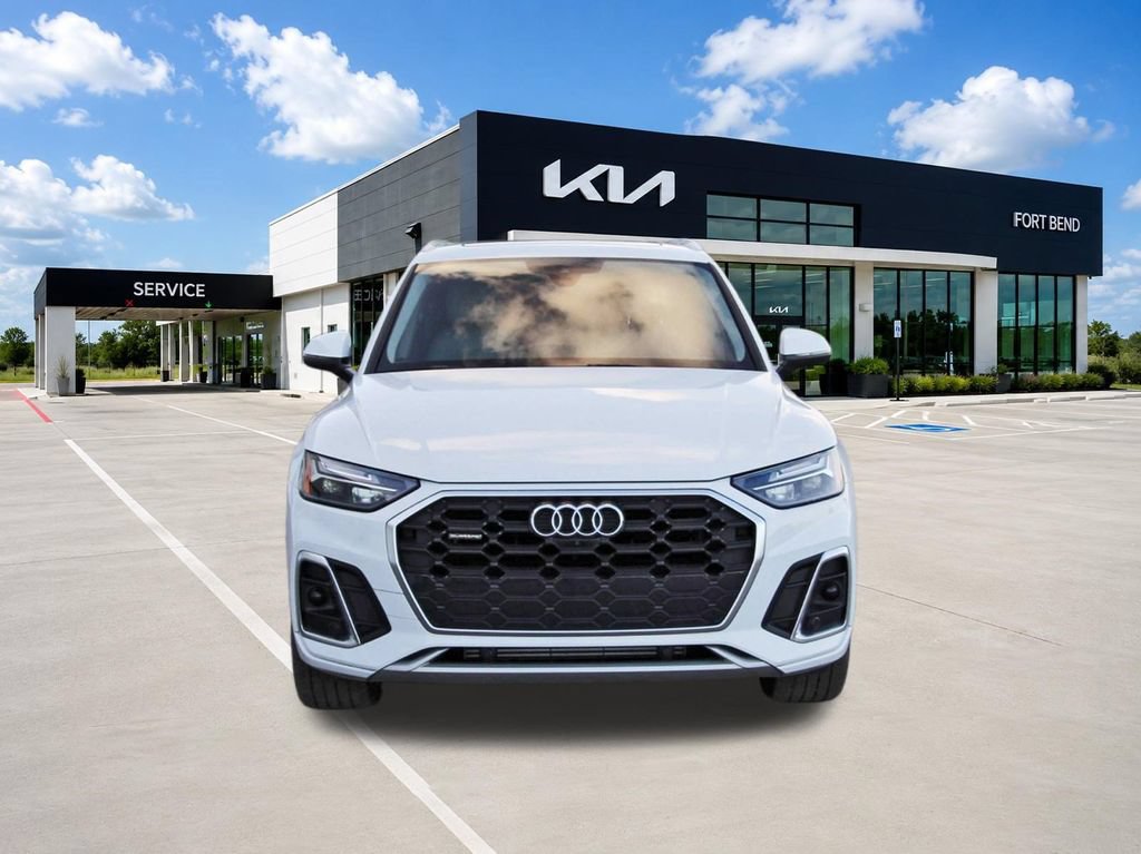 Used 2022 Audi Q5 2.0T Premium Plus w/ Premium Plus Package AWD/4WD image 2