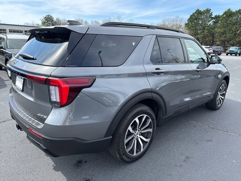 Certified 2025 Ford Explorer ST-Line image 2