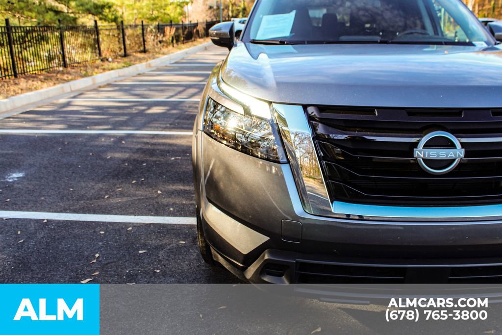 Used 2025 Nissan Pathfinder SV image 12