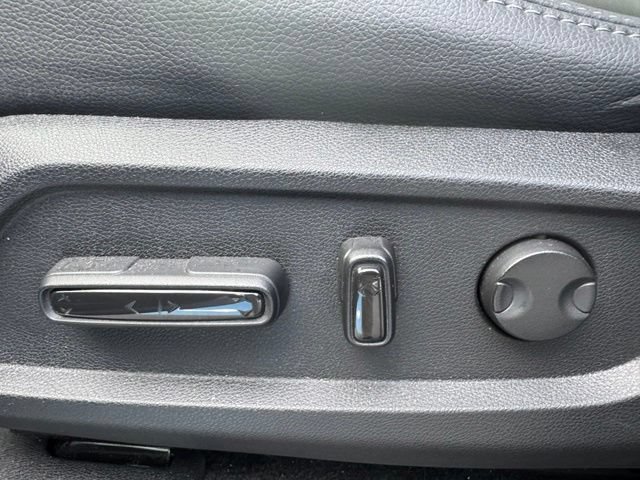Used 2025 Honda Pilot Touring image 13