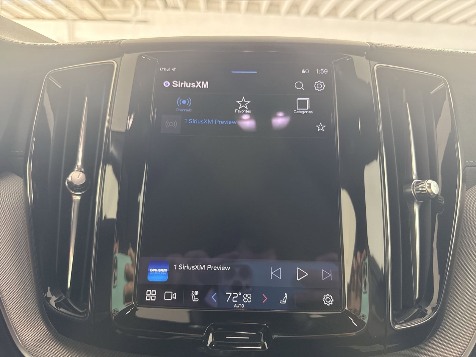 Used 2023 Volvo XC60 B5 Ultimate w/ Climate Package image 18