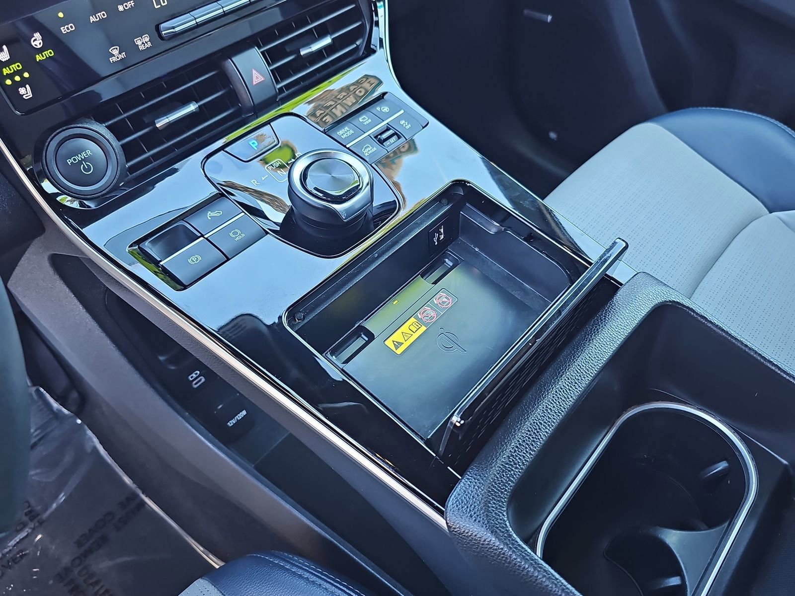 Used 2024 Subaru Solterra Touring w/ Touring Package image 24