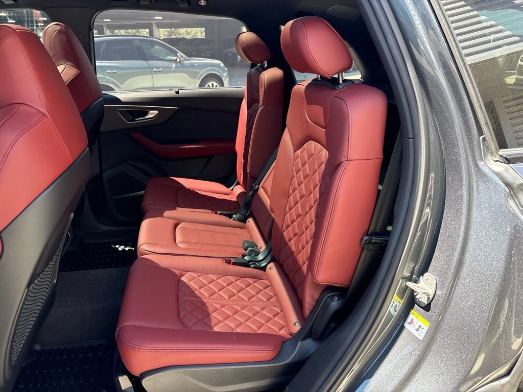 Used 2025 Audi SQ7 Prestige AWD/4WD image 14