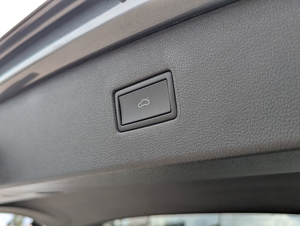 Certified 2024 Volkswagen Tiguan SE w/ Panoramic Sunroof Package image 29