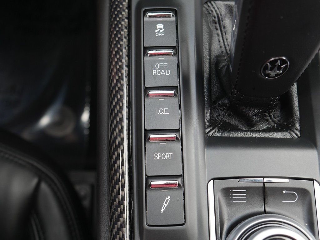 Used 2019 Maserati Levante GranLusso AWD/4WD image 45