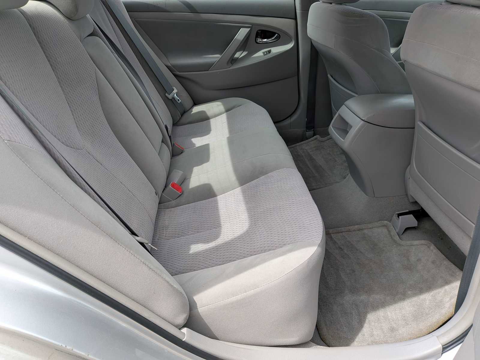 Used 2010 Toyota Camry LE FWD image 17