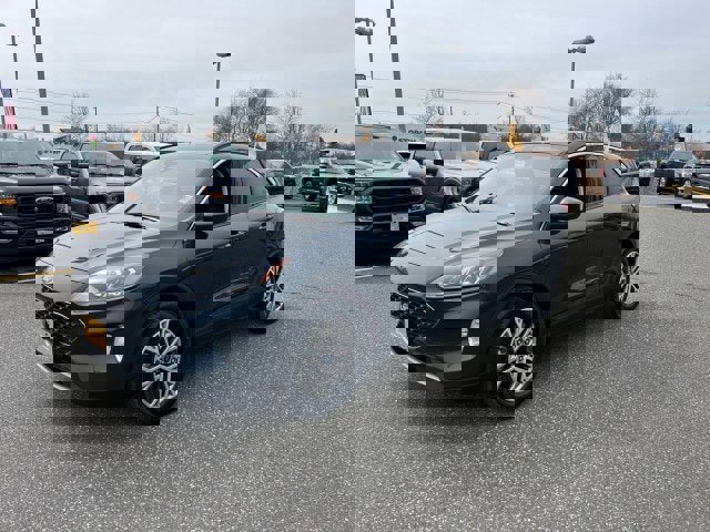 Certified 2022 Ford Escape SEL w/ Technology Package AWD/4WD image 3