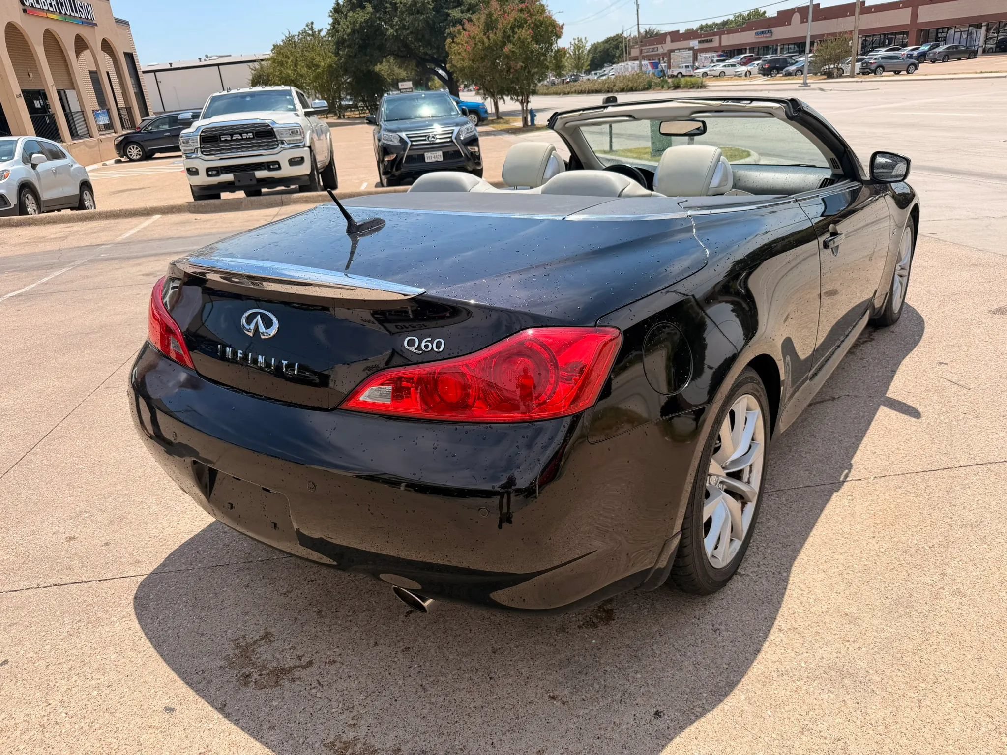 Used 2014 INFINITI Q60 Convertible w/ Premium Package RWD image 5