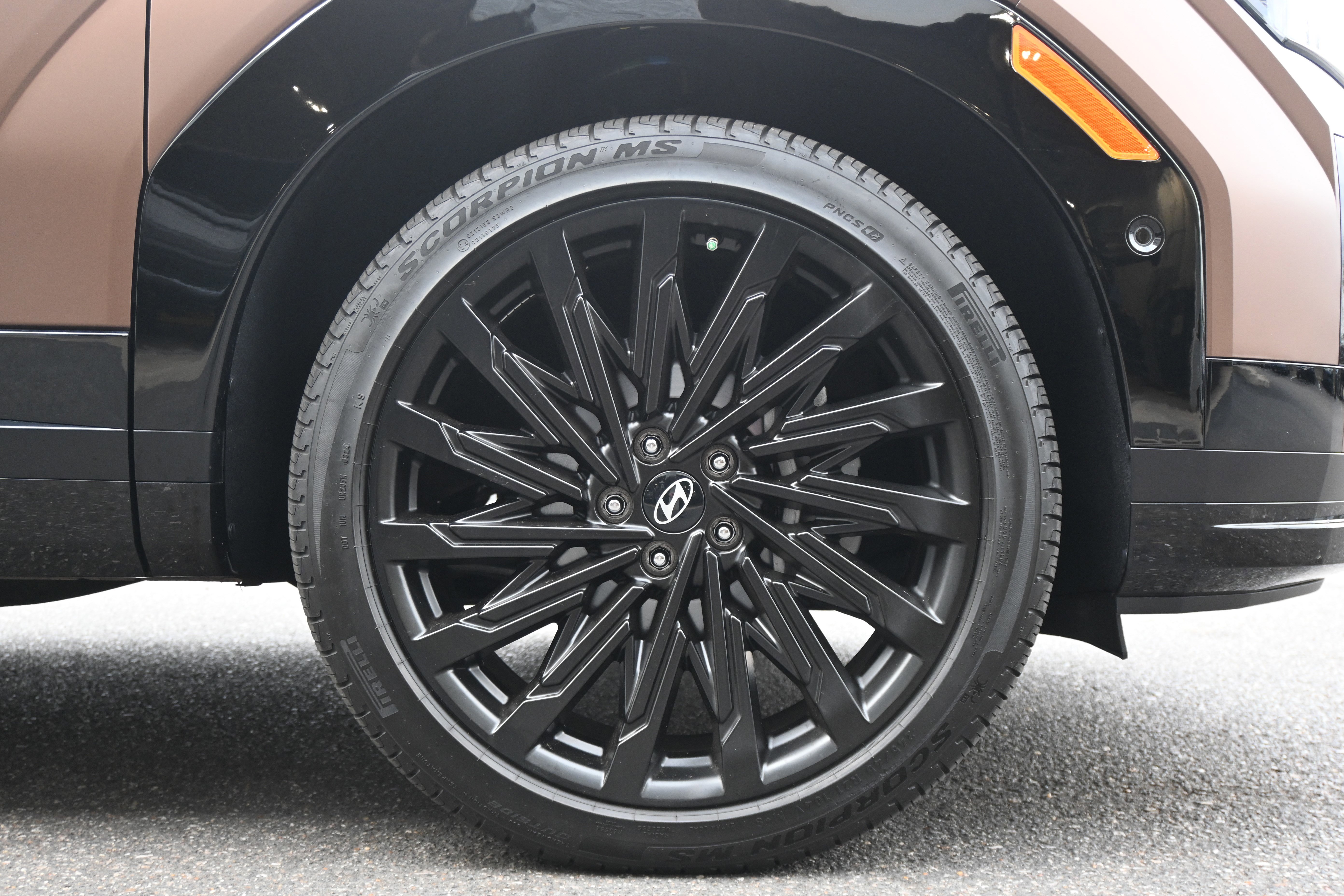 Used 2024 Hyundai Santa Fe Calligraphy image 13