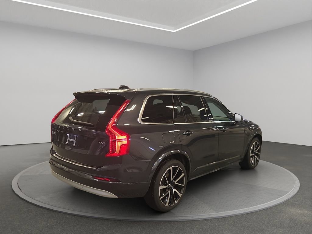 Used 2022 Volvo XC90 T6 Momentum AWD/4WD image 5