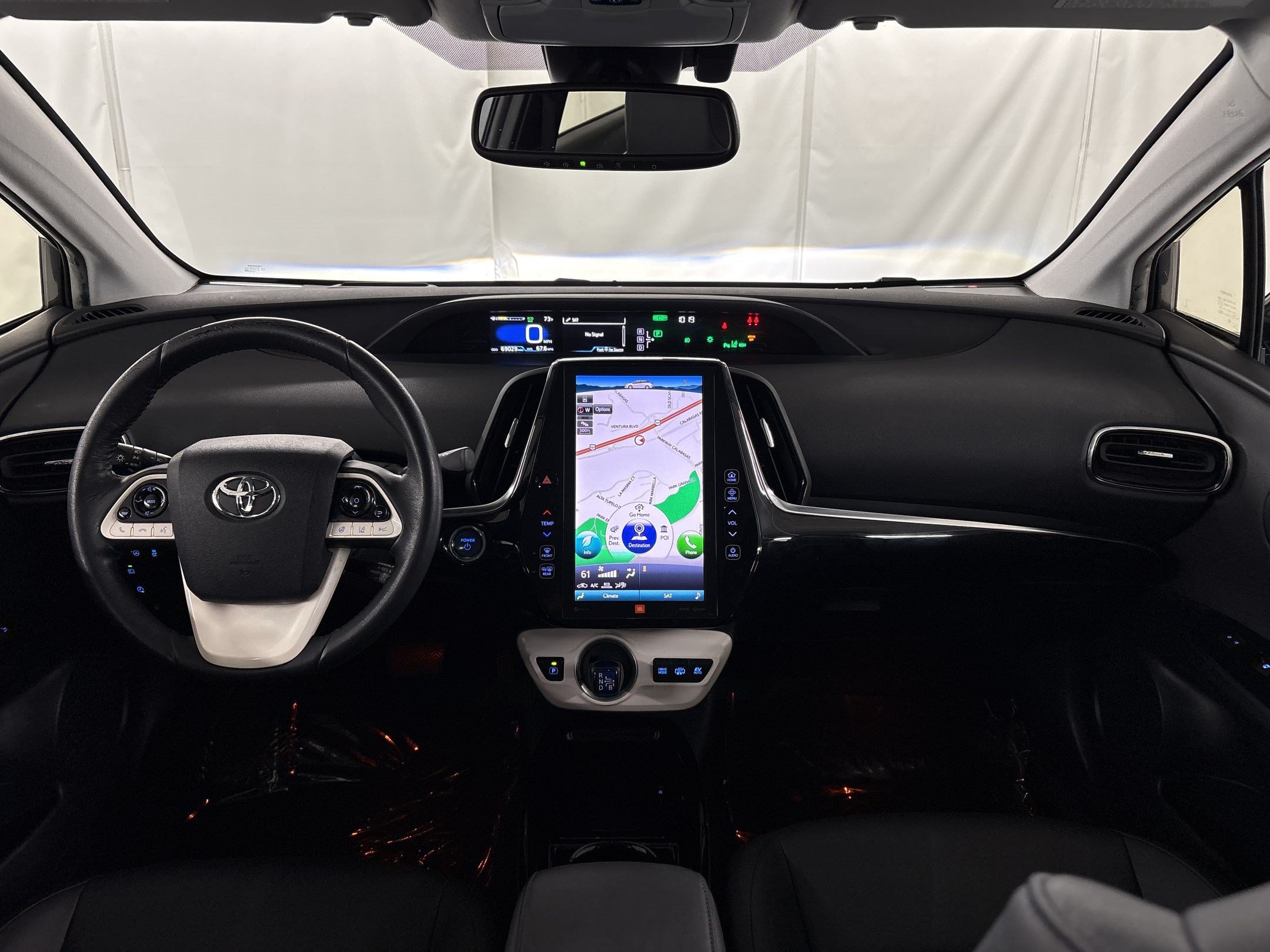 Used 2017 Toyota Prius Prime Advanced w/ Preferred Accessory Package FWD image 15