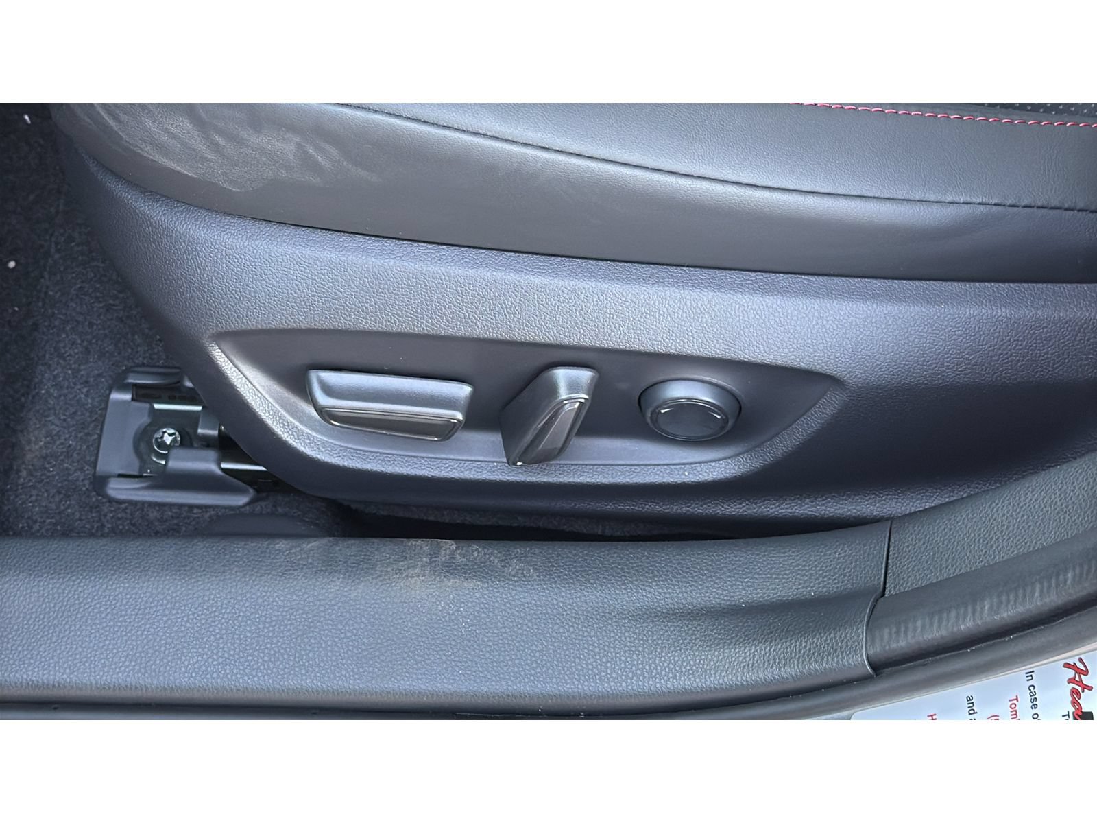 New 2026 Toyota Prius Plug-In Hybrid FWD image 32