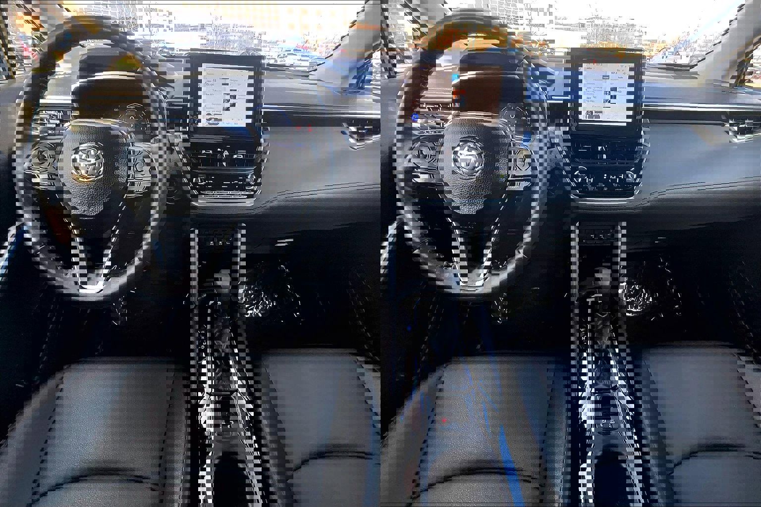 Used 2025 Toyota Corolla Cross XLE image 14