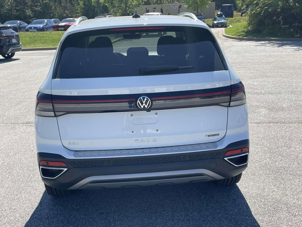 Used 2025 Volkswagen Taos SEL AWD/4WD image 5