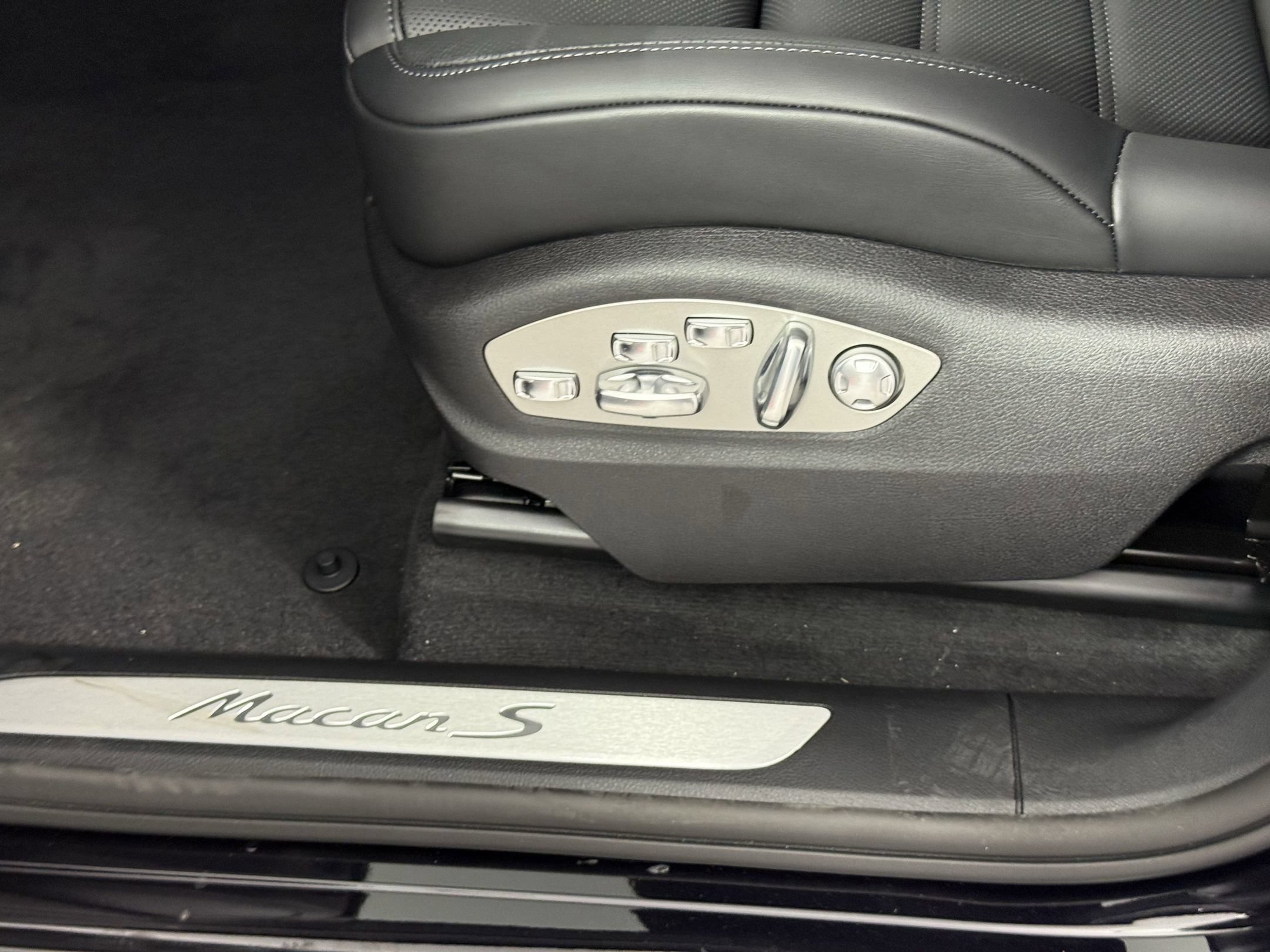 Certified 2026 Porsche Macan S AWD/4WD image 29